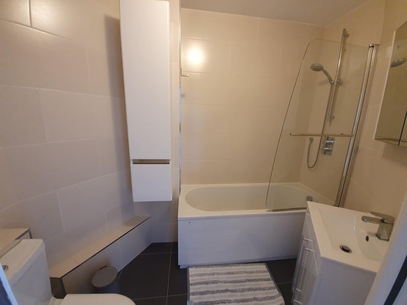 Room Rich Street in Greater London