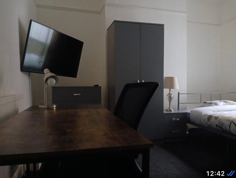 Room Lower Breck Road in Liverpool