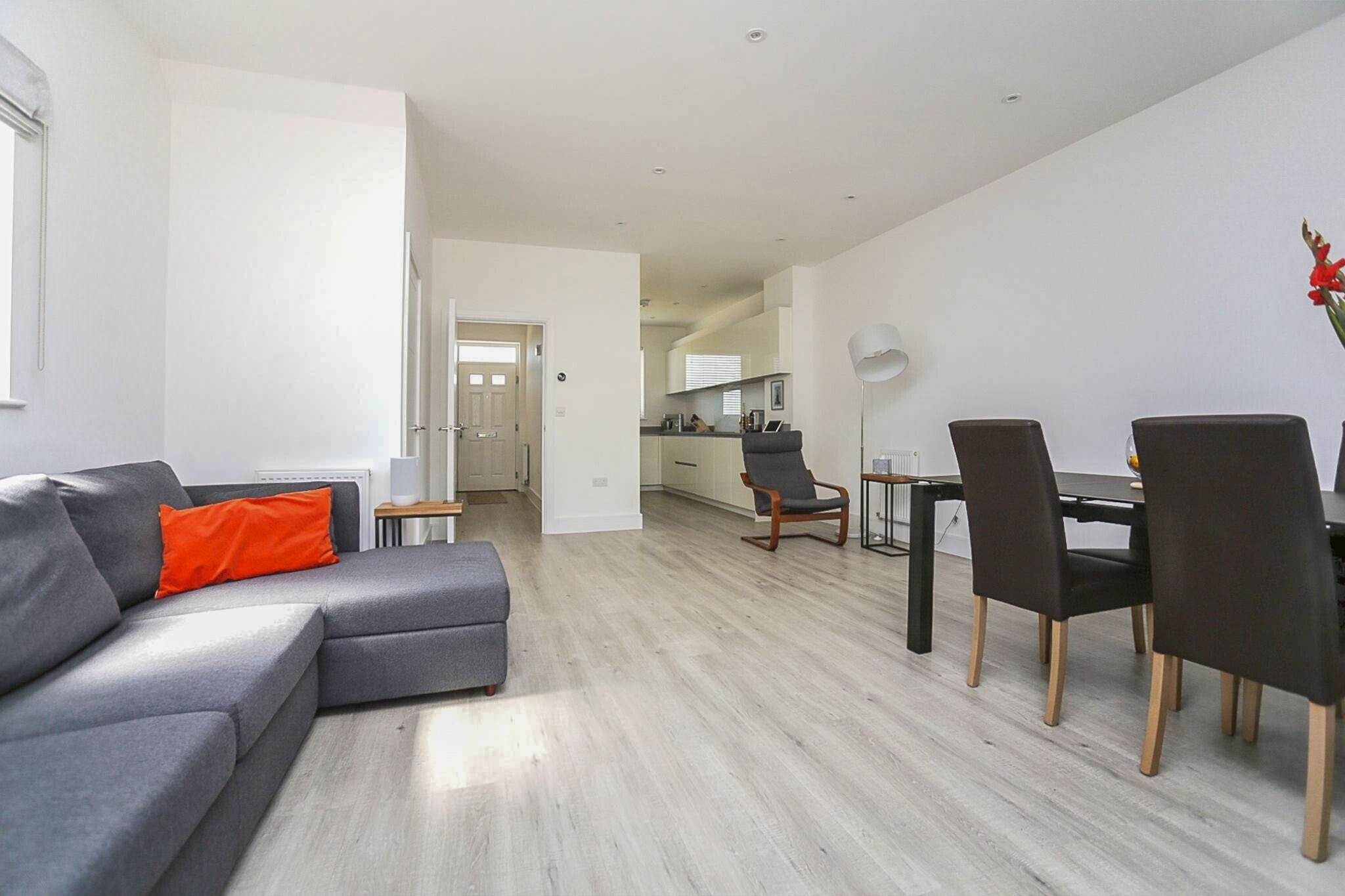 Flat Woodland Rise in Ashford