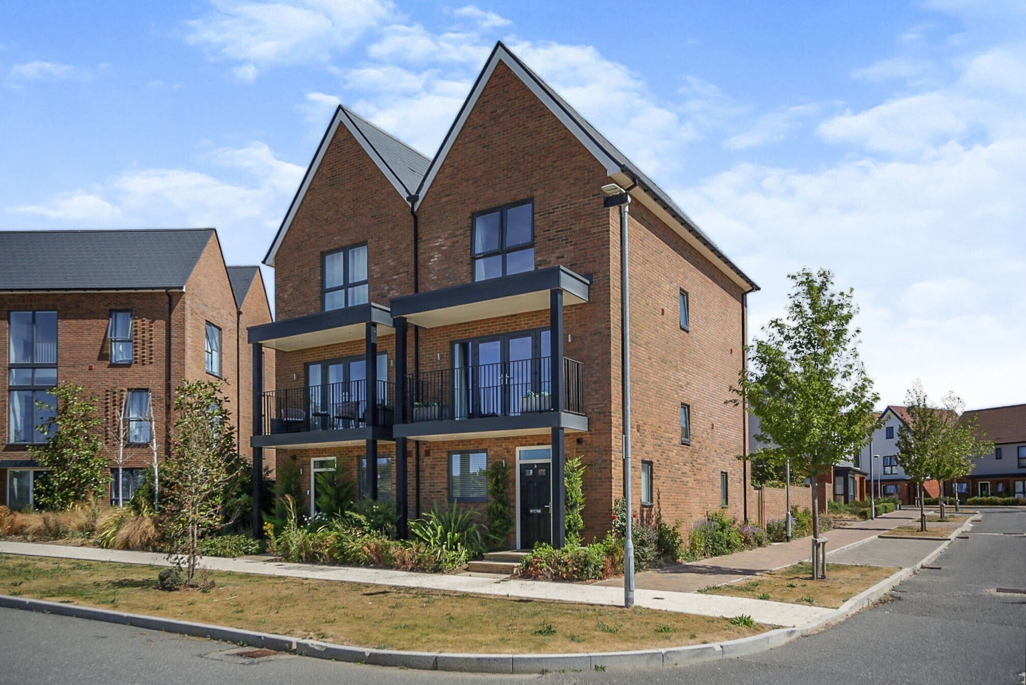 Flat Woodland Rise in Ashford