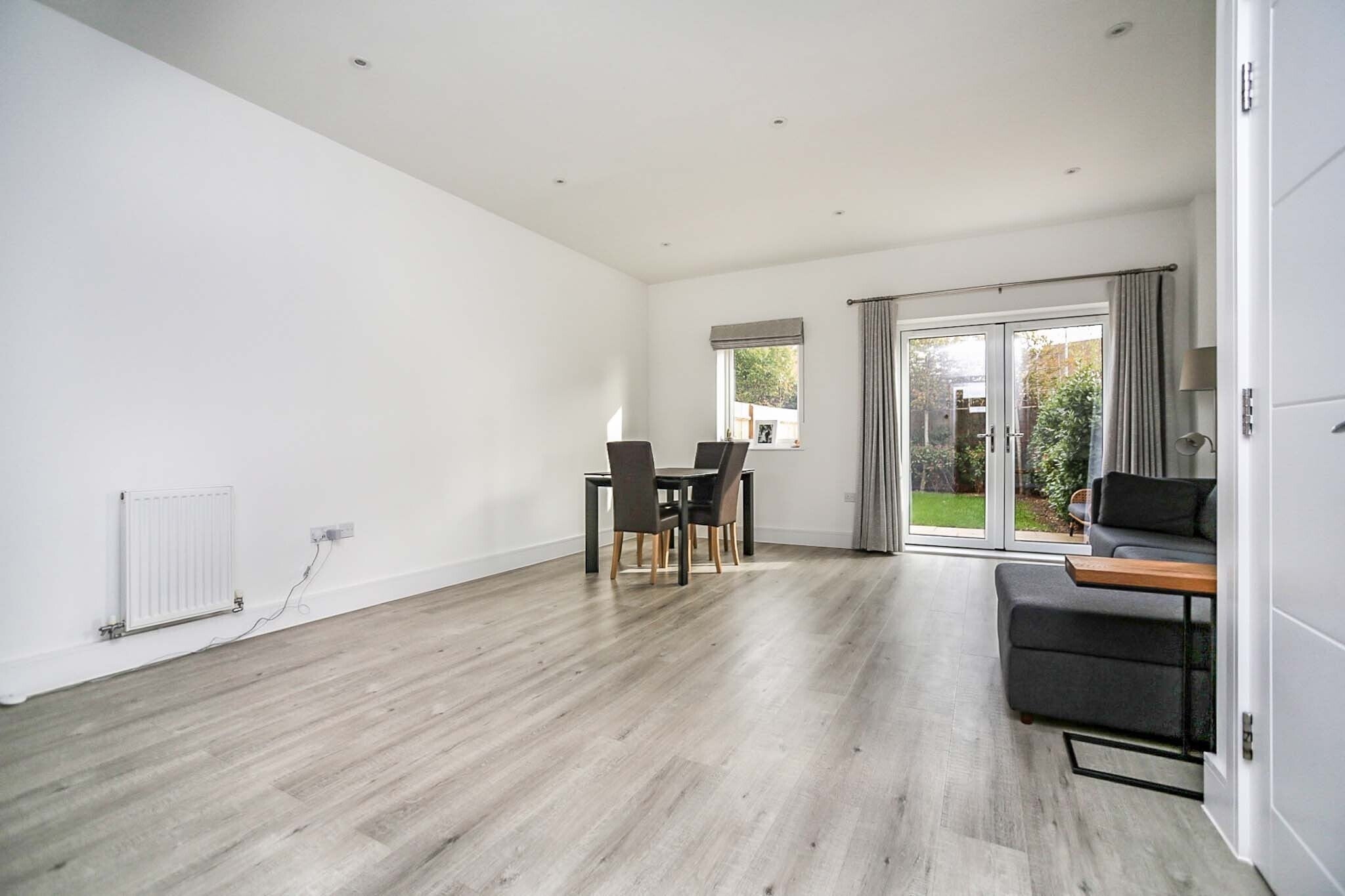 Flat Woodland Rise in Ashford