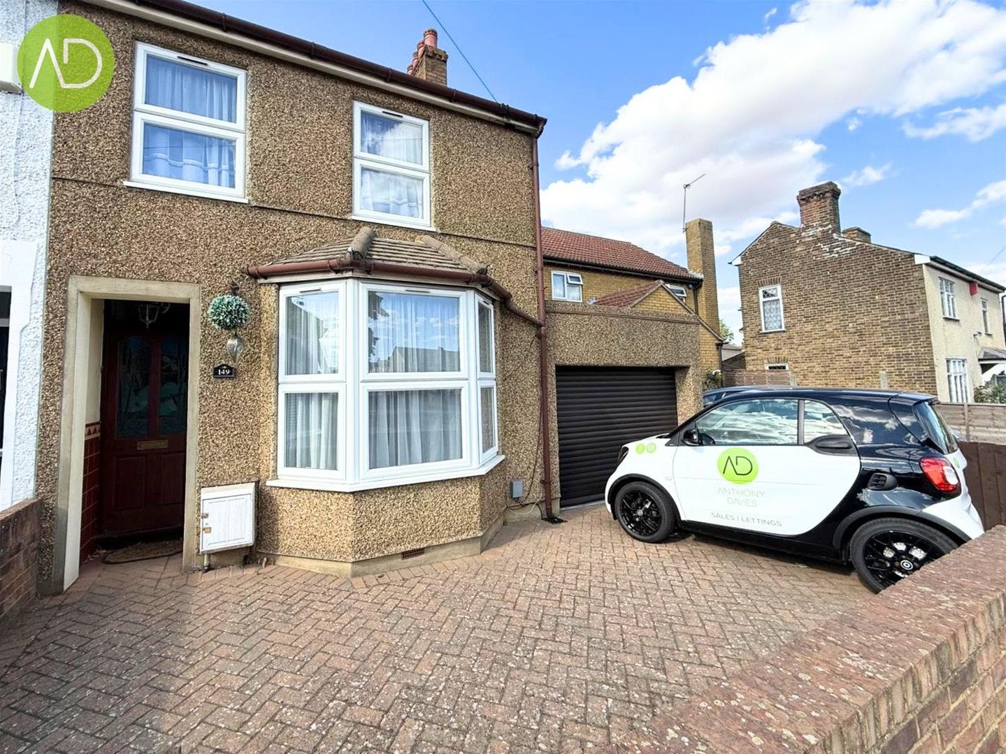 House Windmill Lane in Cheshunt