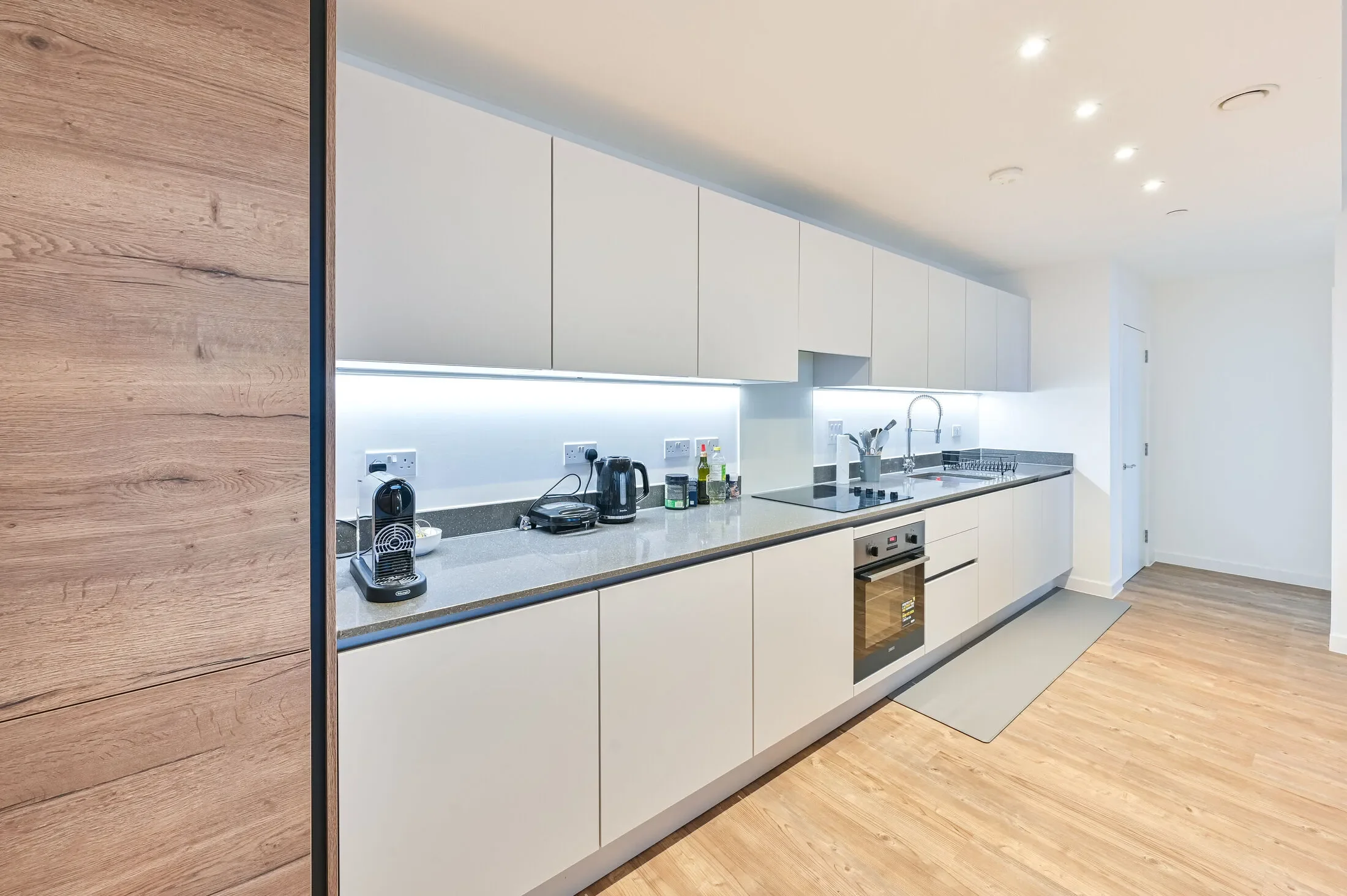 Flat Ilderton Road in Greater London