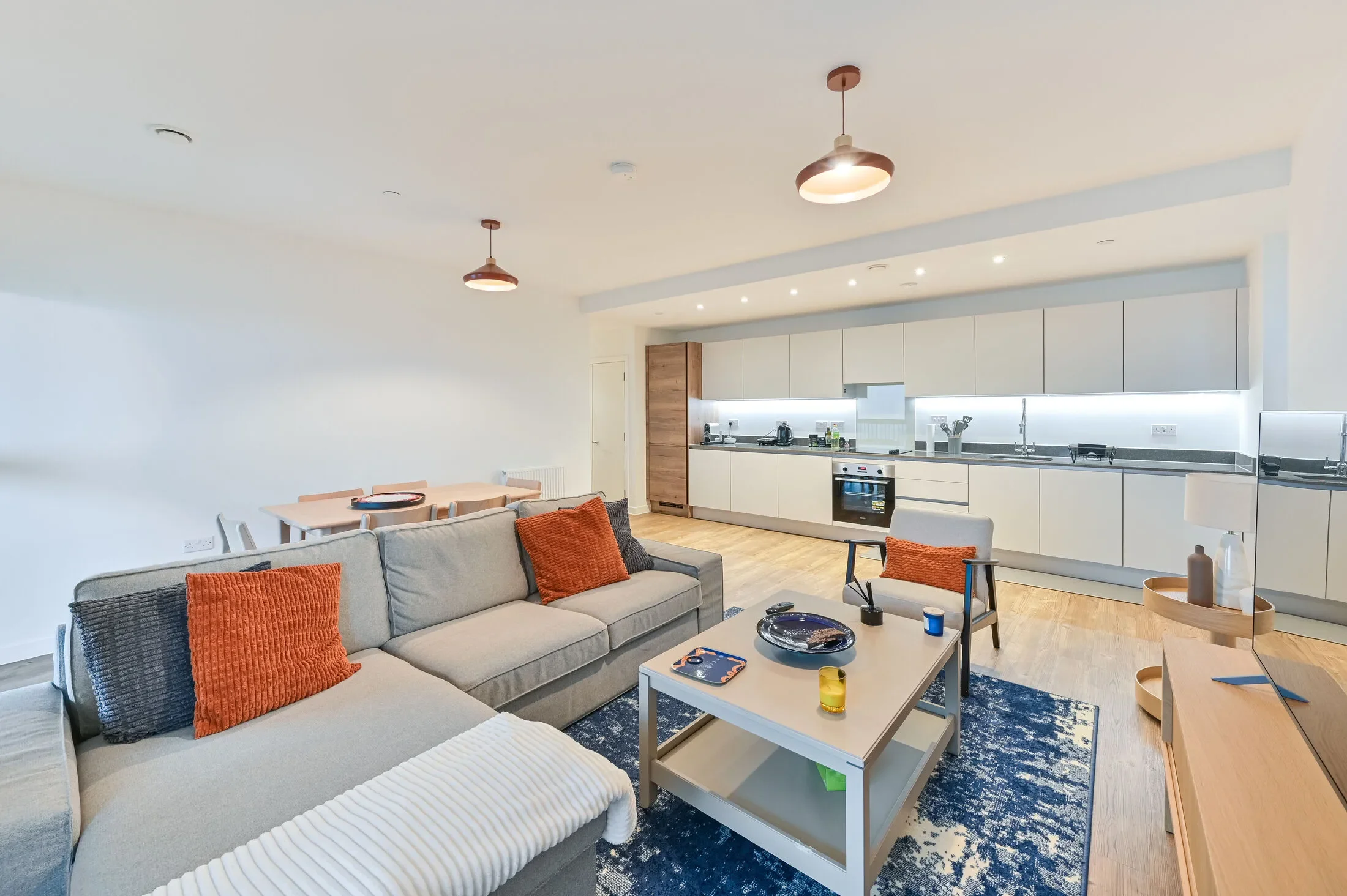 Flat Ilderton Road in Greater London