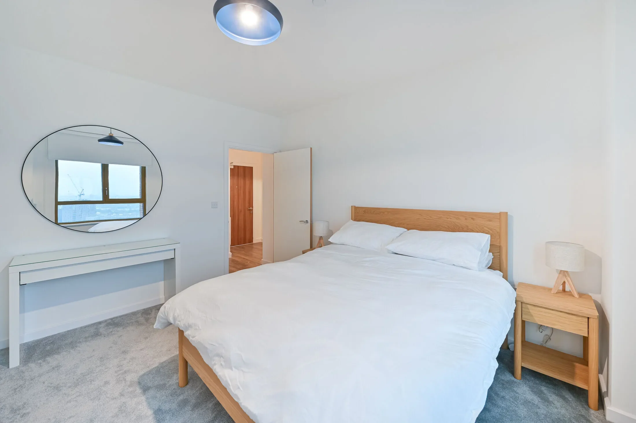 Flat Ilderton Road in Greater London