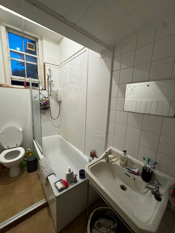 Flat Woodburn Terrace in City of Edinburgh