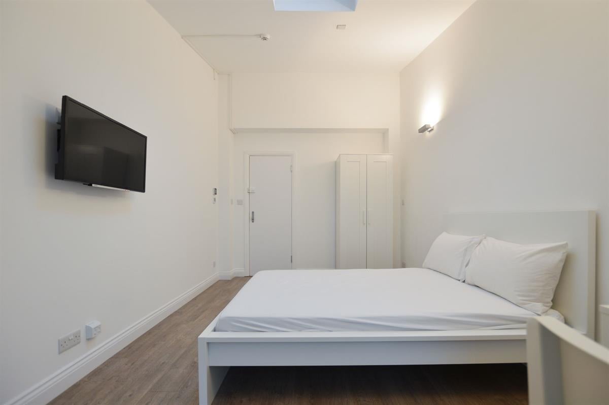 Room Woodland Way in Greater London