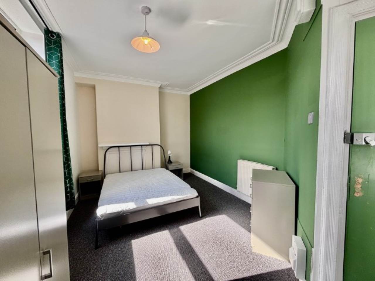 Room Aberdeen Drive in Leeds