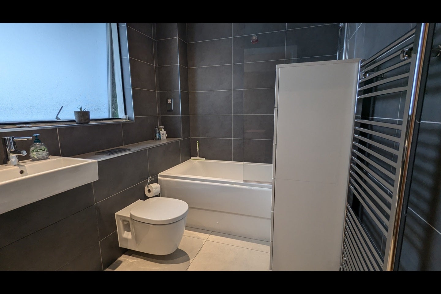 Flat Plender Street in Greater London