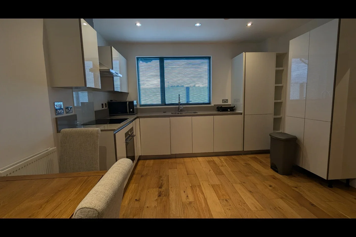 Flat Plender Street in Greater London