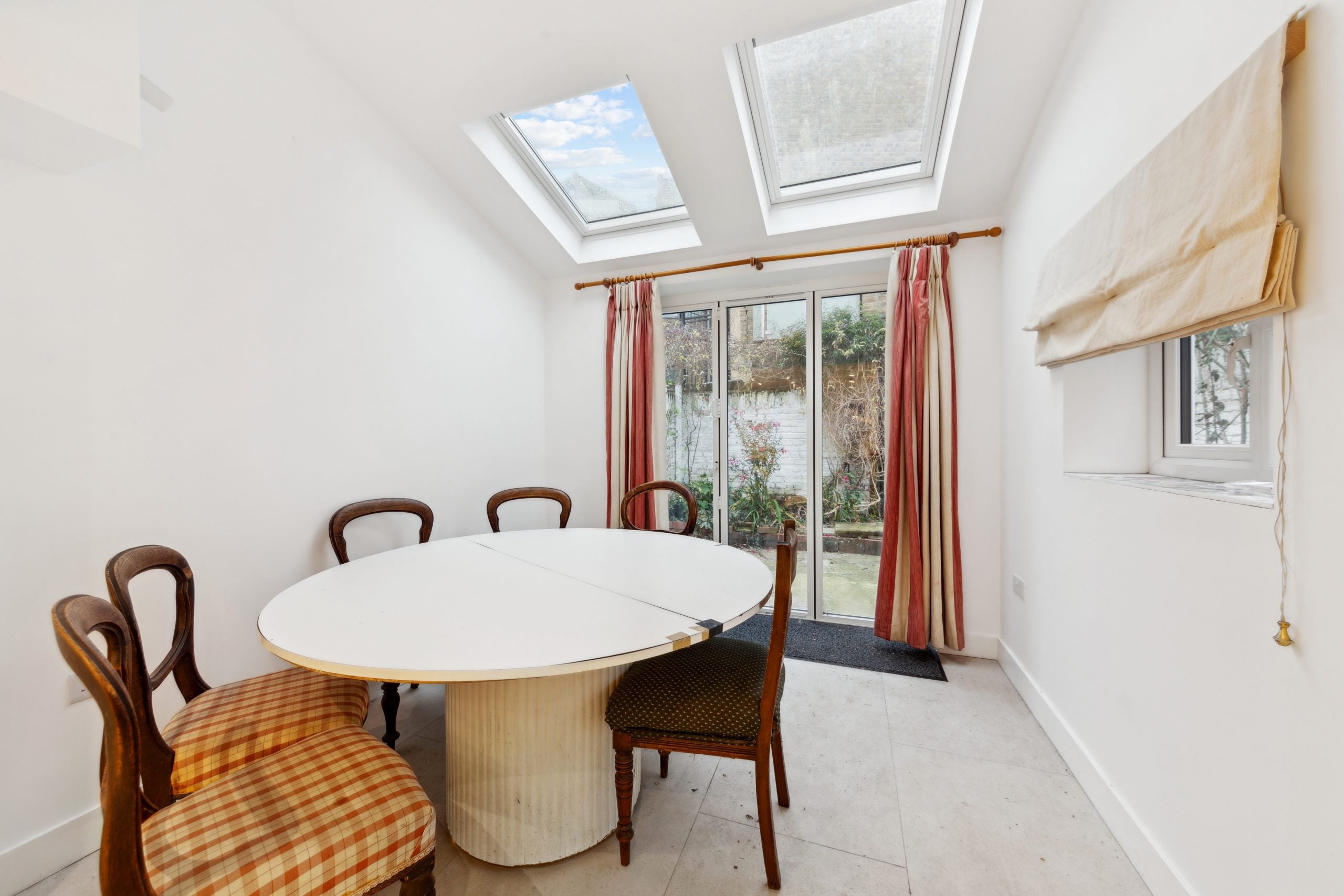 House Rowena Crescent in Greater London