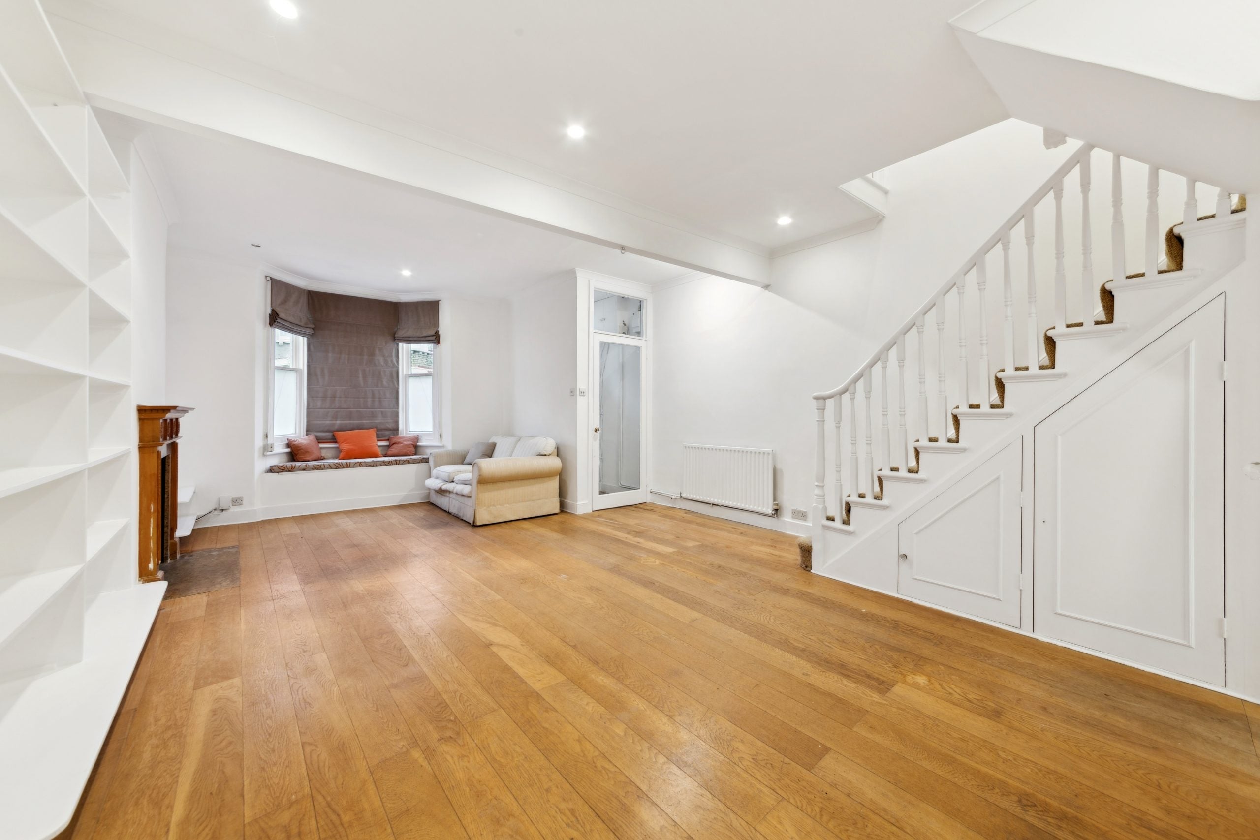 House Rowena Crescent in Greater London