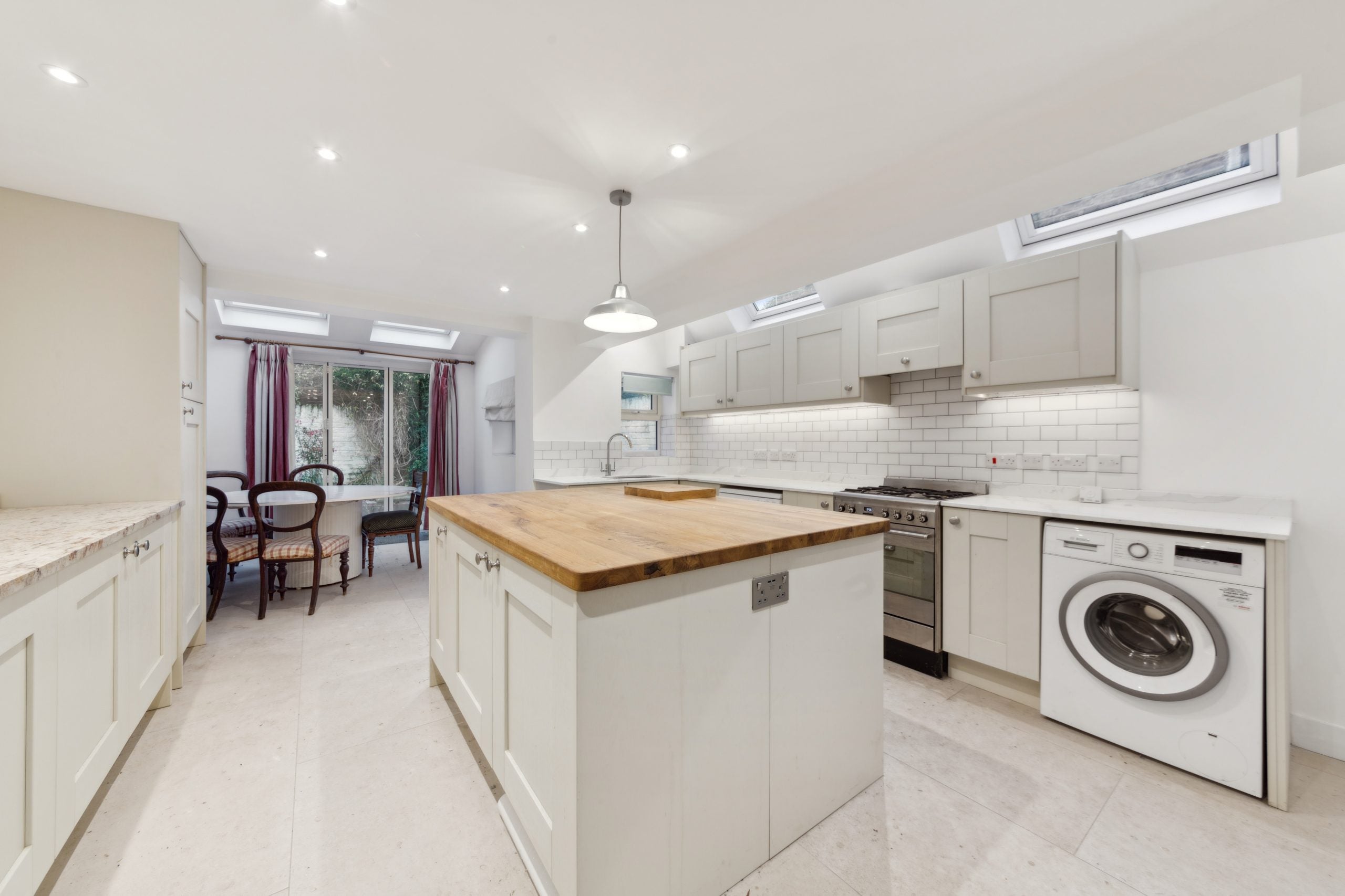 House Rowena Crescent in Greater London