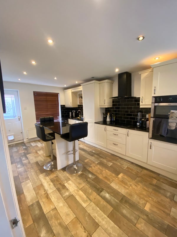 Room Boothroyd Drive in Leeds