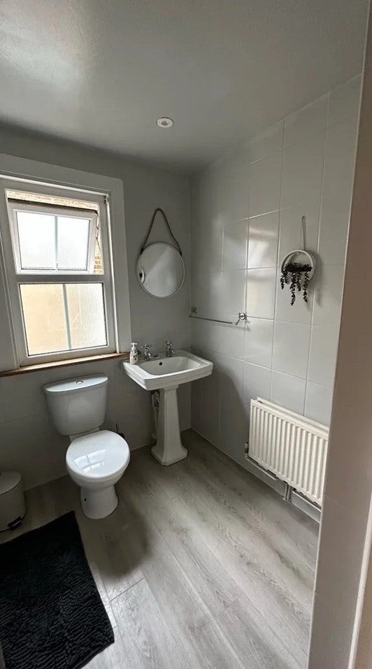 Room Crown Lane in Greater London