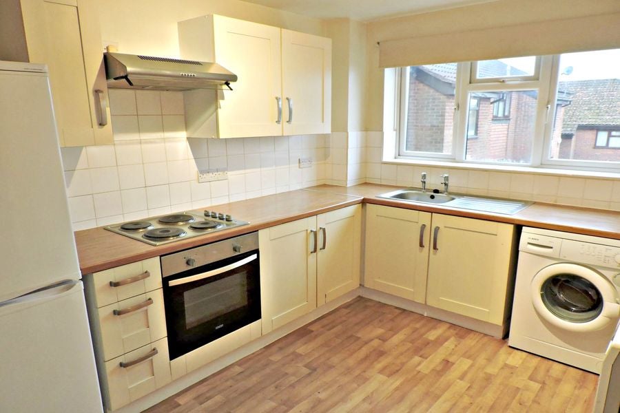 Flat Kaybridge Close in High Wycombe Community Board