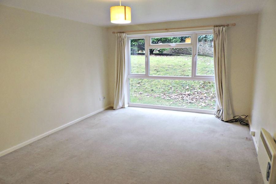 Flat Kaybridge Close in High Wycombe Community Board