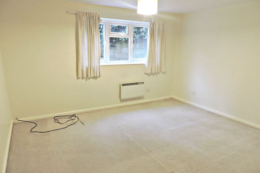 Flat Kaybridge Close in High Wycombe Community Board