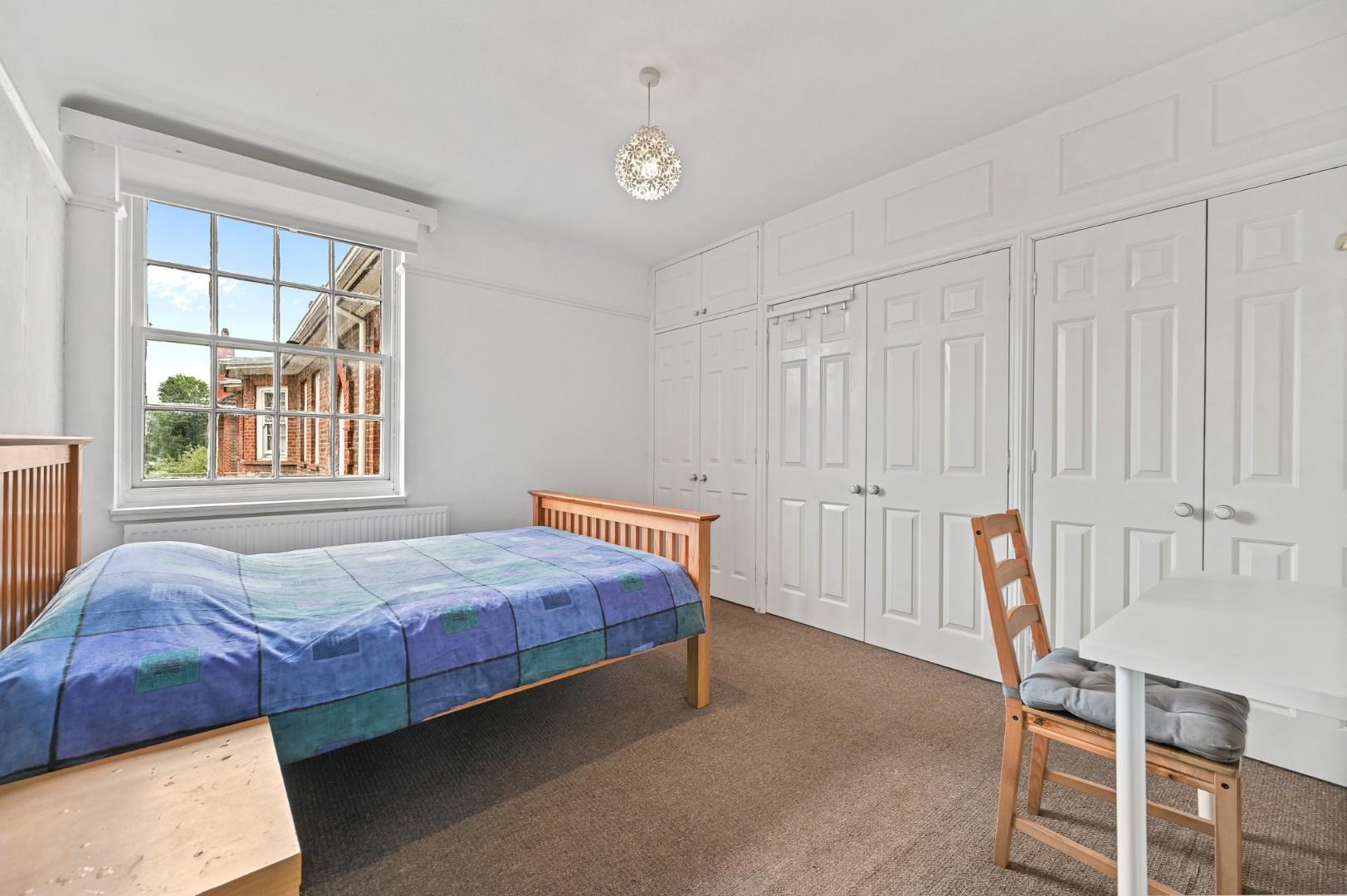 Flat Bromyard Avenue in Greater London