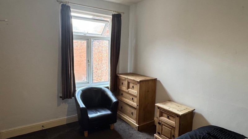 Room Upperton Road in Leicester