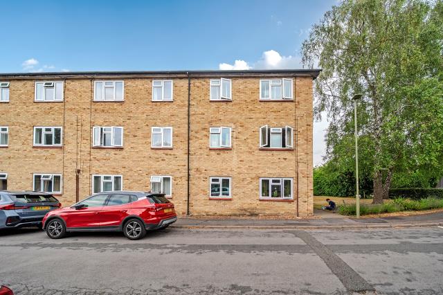 Flat Millway Close in Oxford