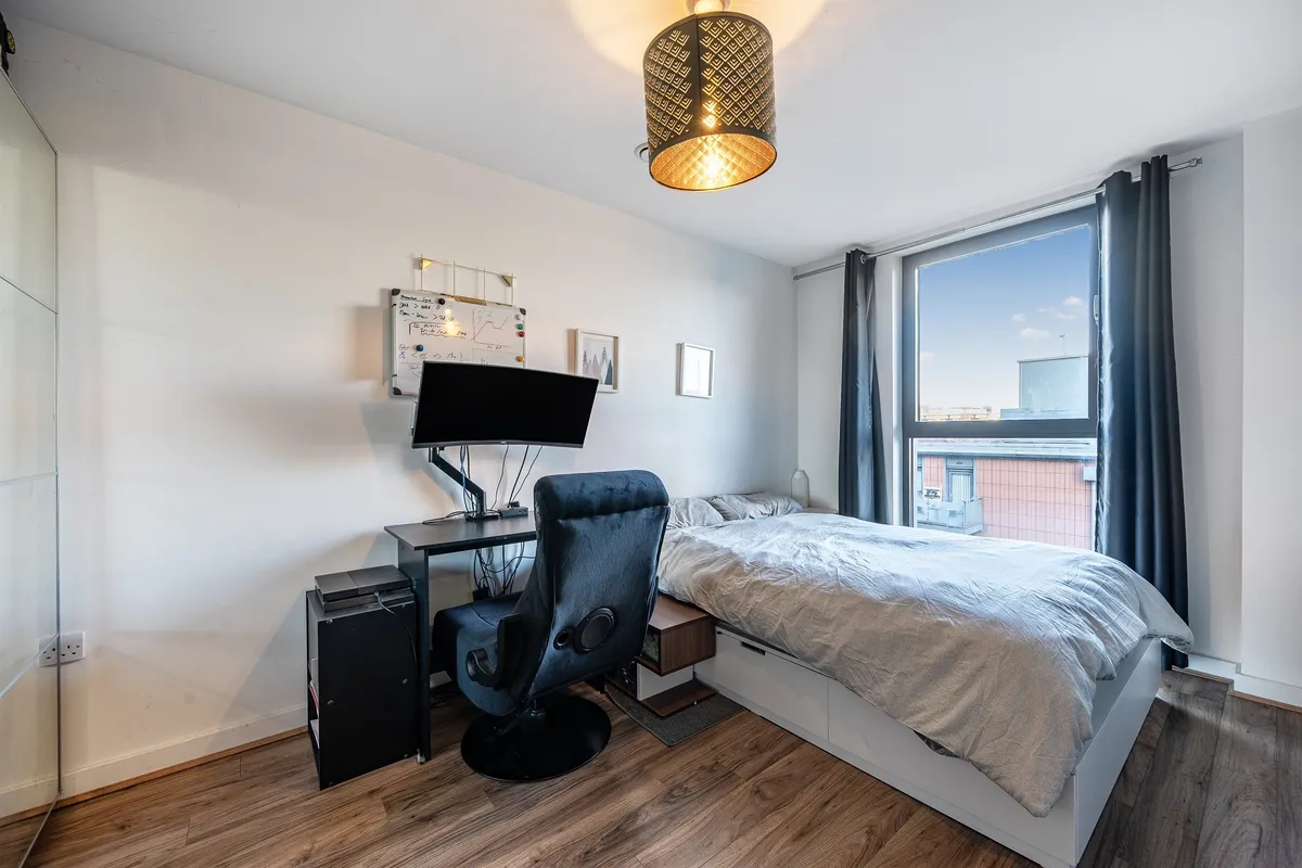 Flat Lebus Street in Greater London