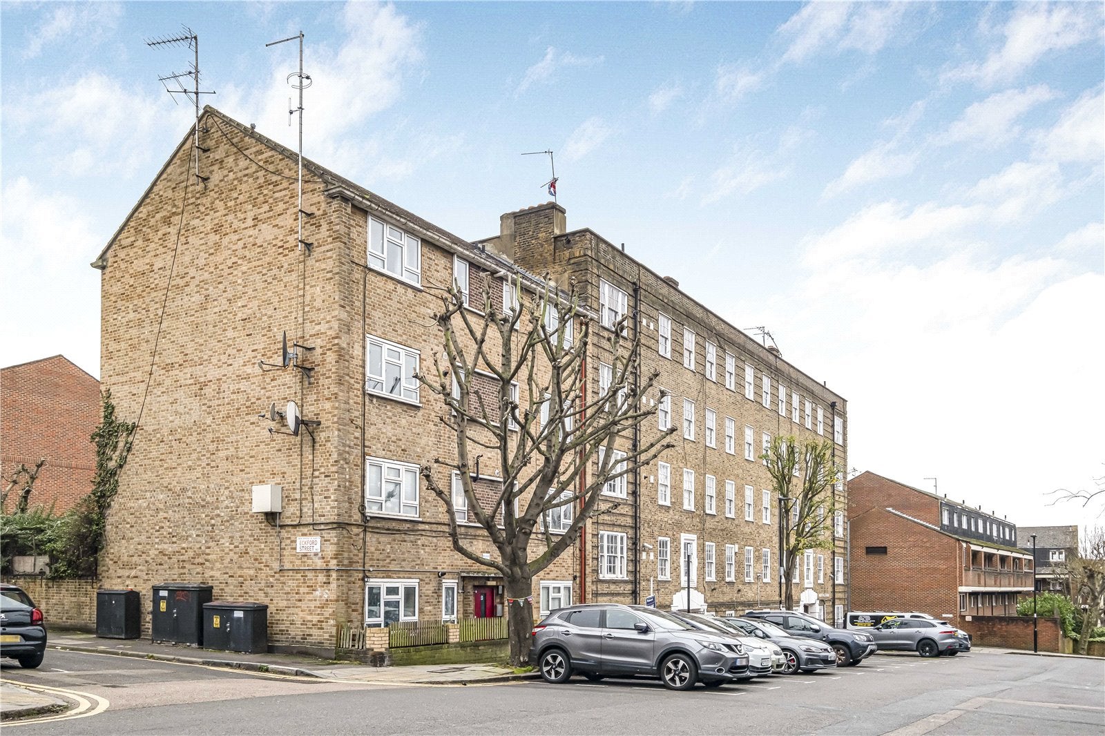 Flat Maygood Street in Greater London
