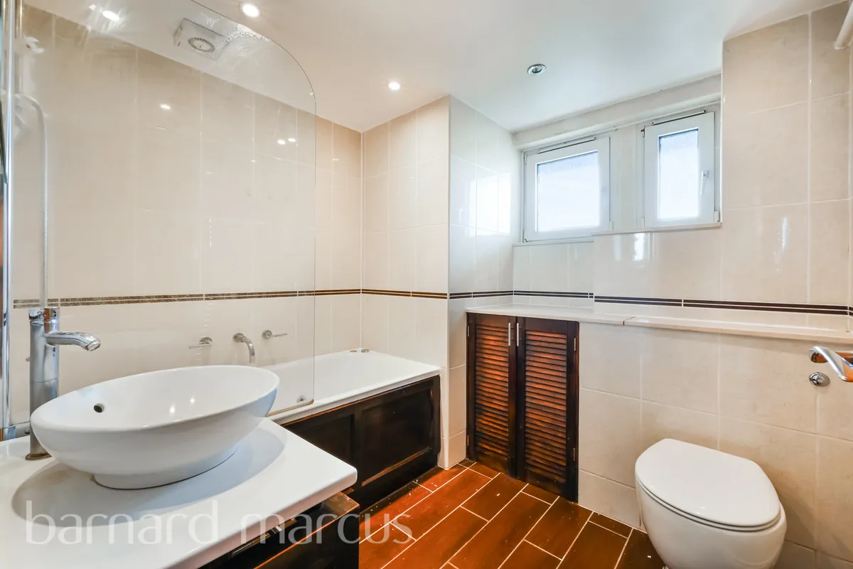 Flat Winterfold Close in Greater London
