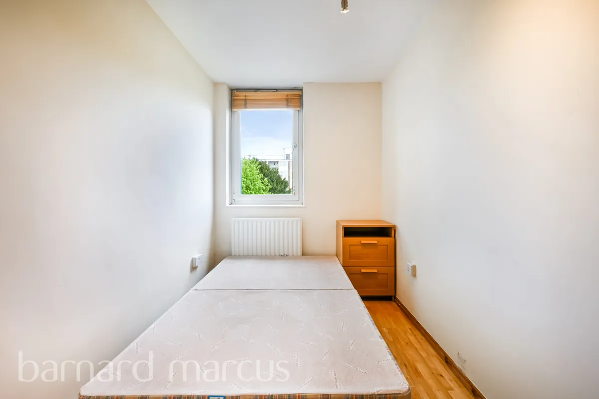 Flat Winterfold Close in Greater London