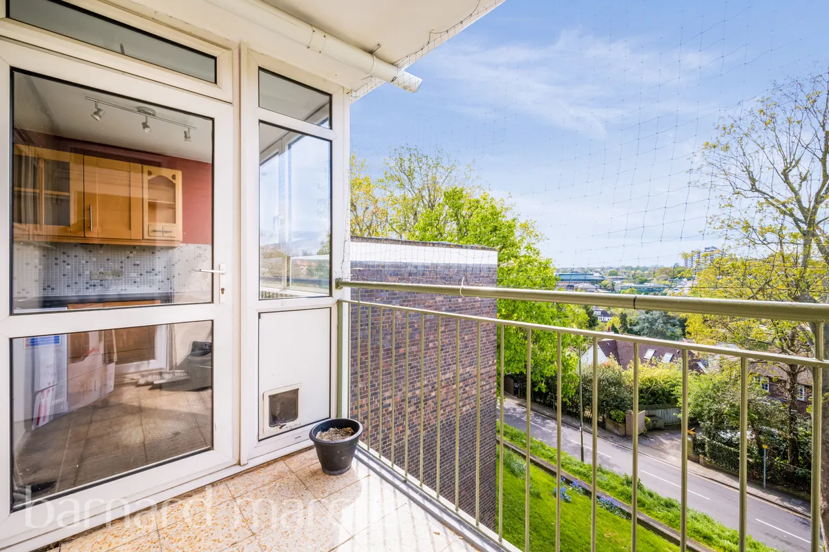 Flat Winterfold Close in Greater London