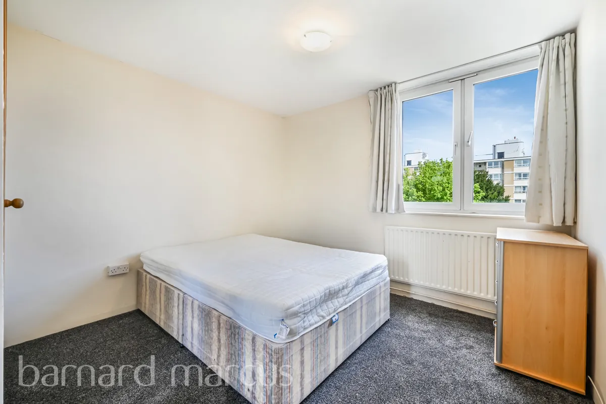 Flat Winterfold Close in Greater London