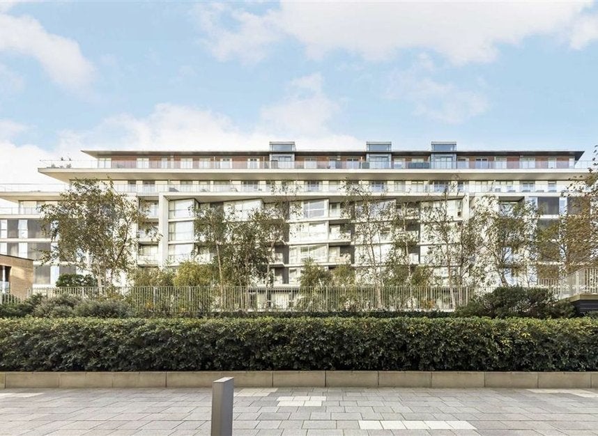 Flat River Gardens Walk in Greater London