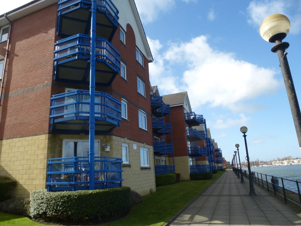 Flat Mountbatten Close in Preston