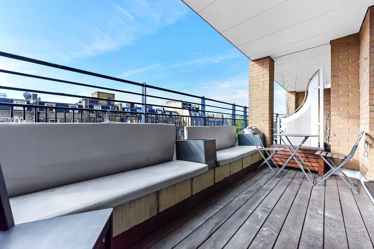 Flat Point W Access Road in Greater London