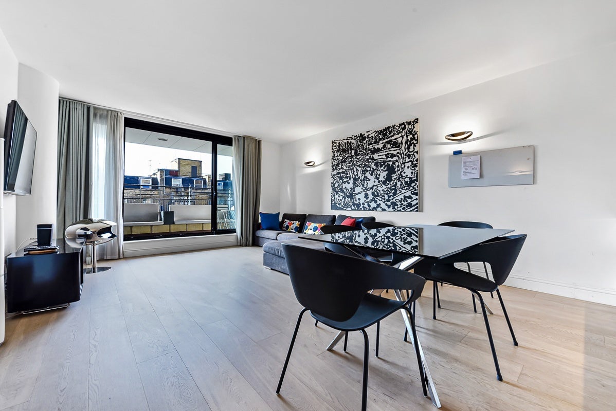 Flat Point W Access Road in Greater London