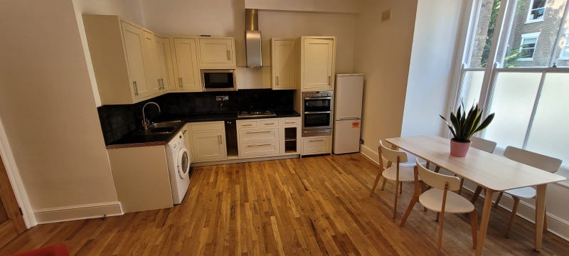 Flat Bartholomew Road in Greater London
