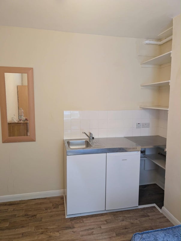 Room Ifield Road in Greater London