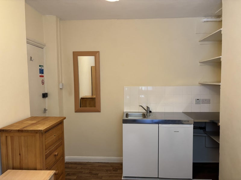 Room Ifield Road in Greater London