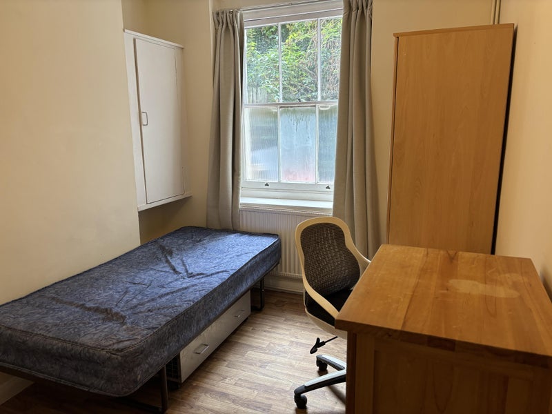 Room Ifield Road in Greater London