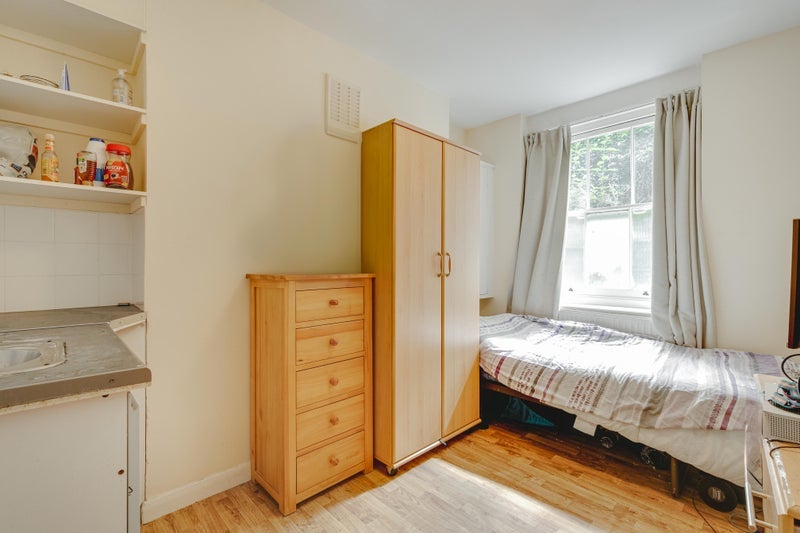 Room Ifield Road in Greater London
