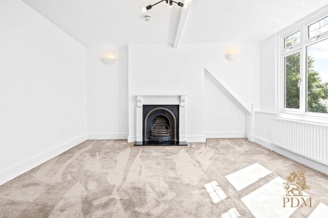 Flat Mapperley Park Drive in Nottingham