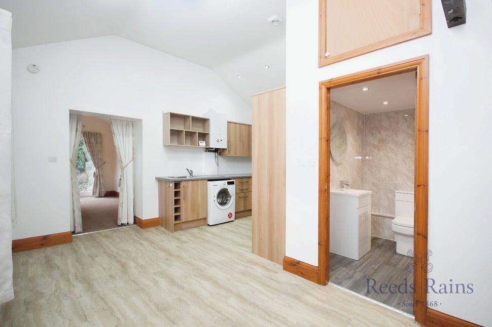 Flat Bowers Lane in Borough of Wyre
