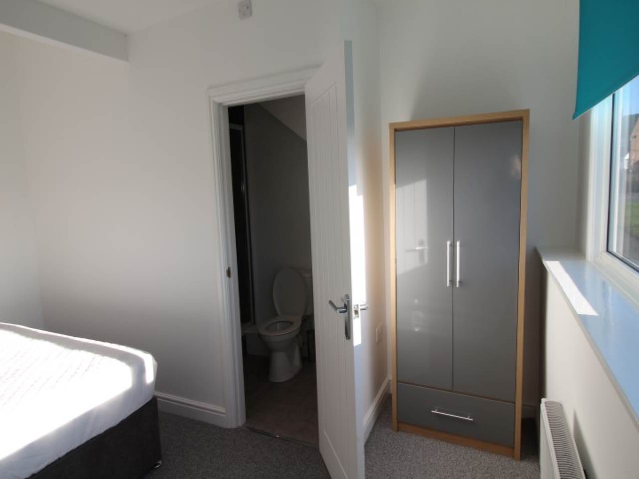 Room Silver Royd Hill in Leeds