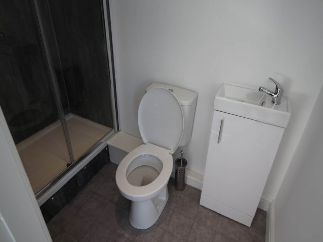 Room Silver Royd Hill in Leeds