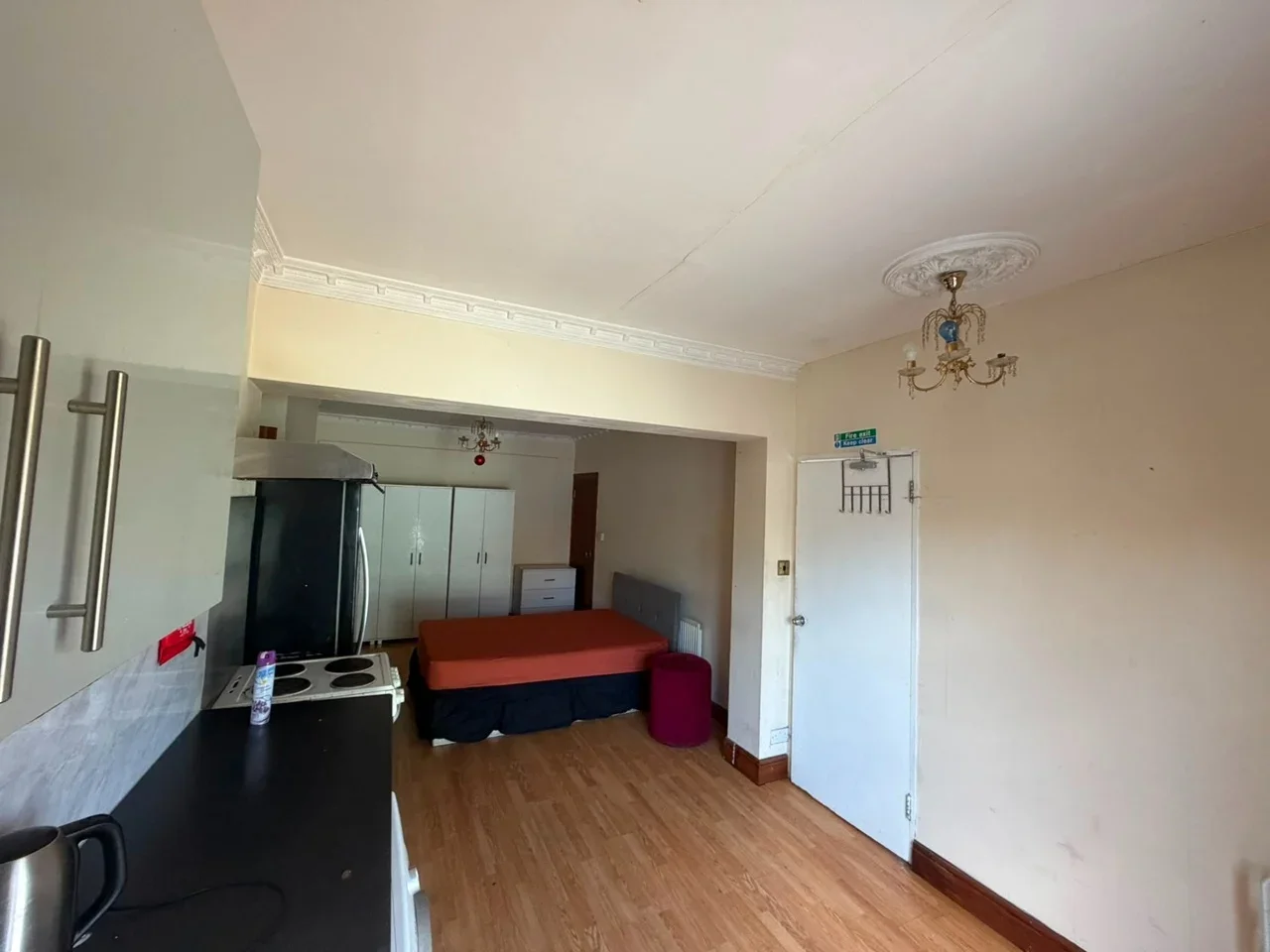 Room Whitton Avenue East in Greater London