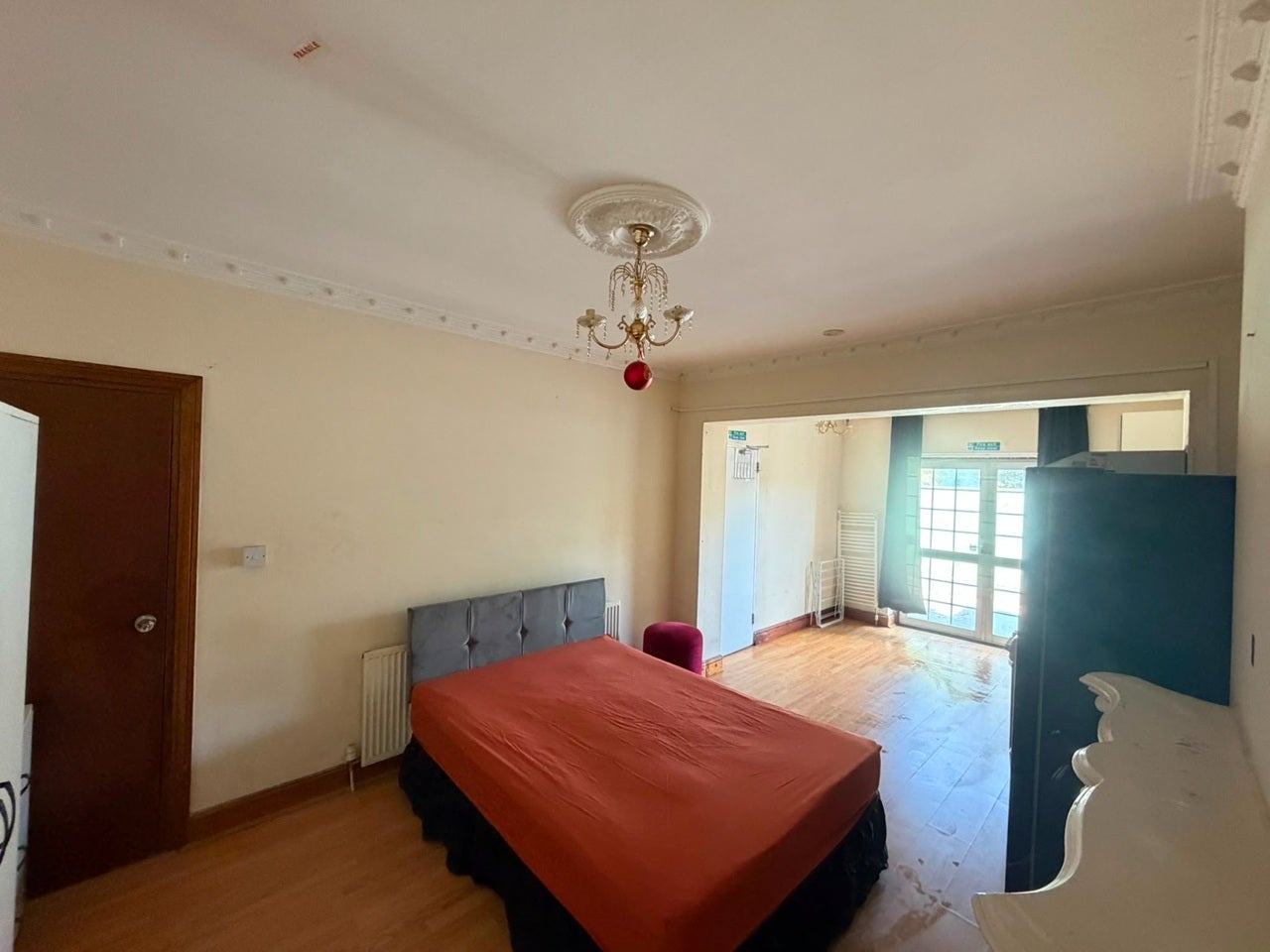 Room Whitton Avenue East in Greater London