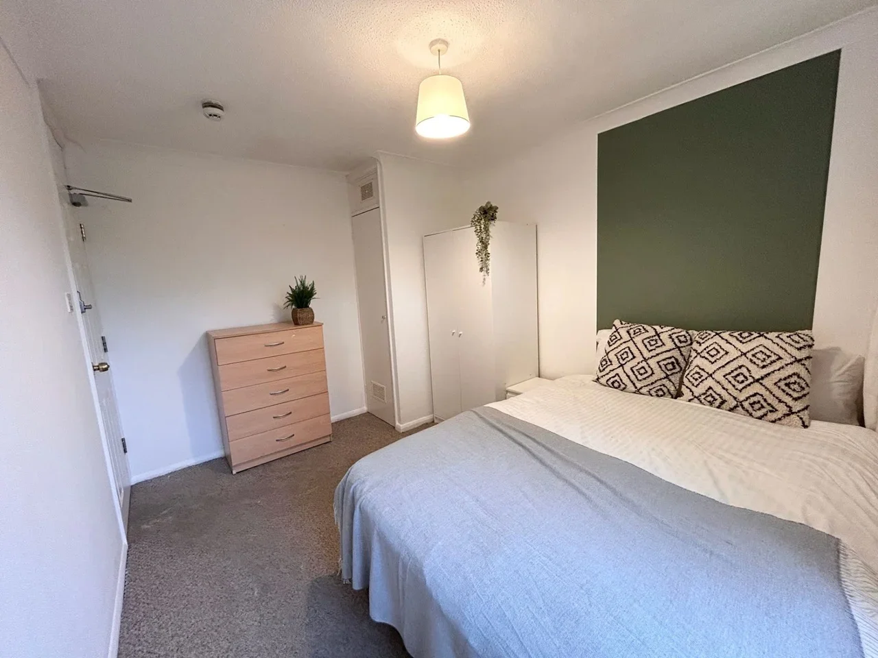 Room Oakwood Drive in Southampton