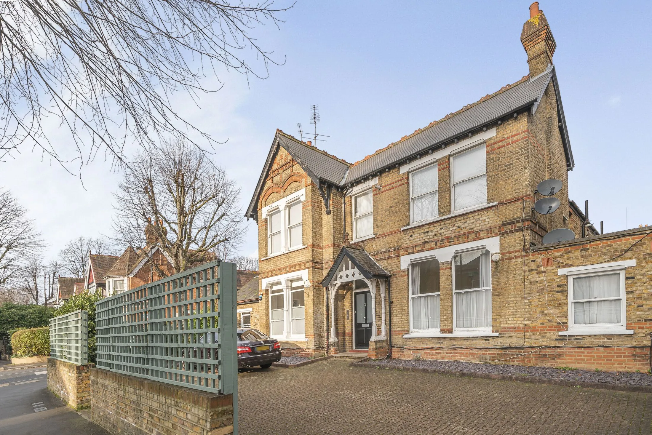 Flat Gordon Road in Greater London