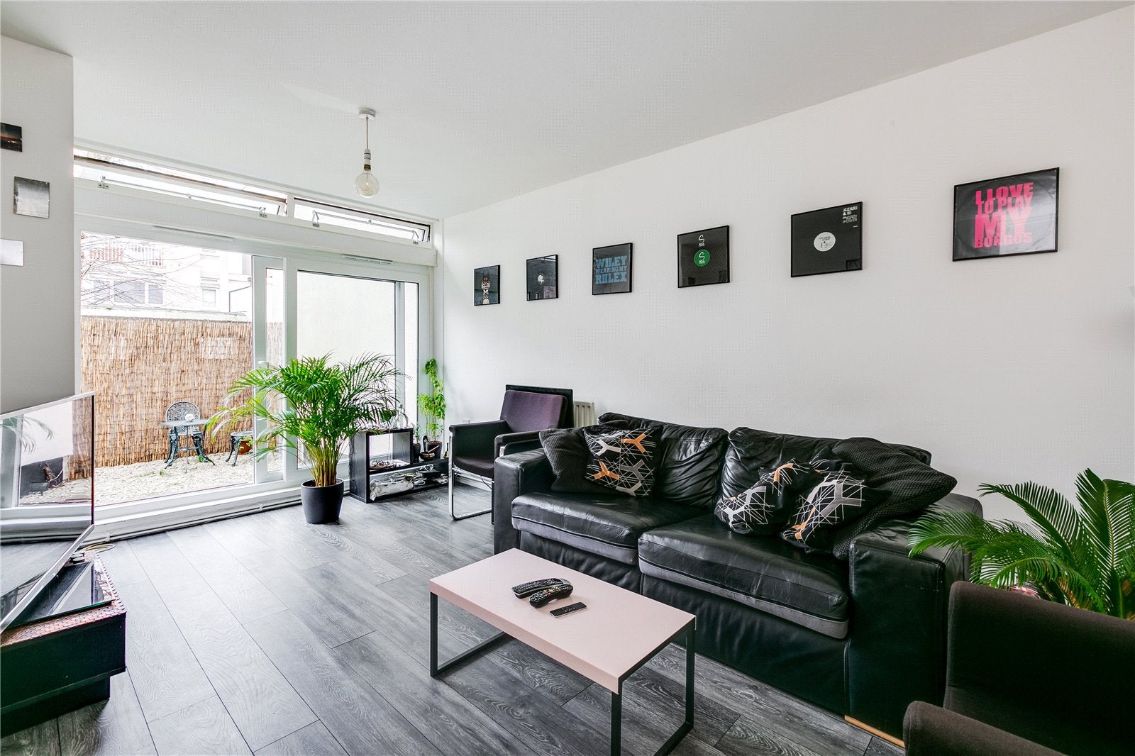 Flat Cedars Mews in Greater London
