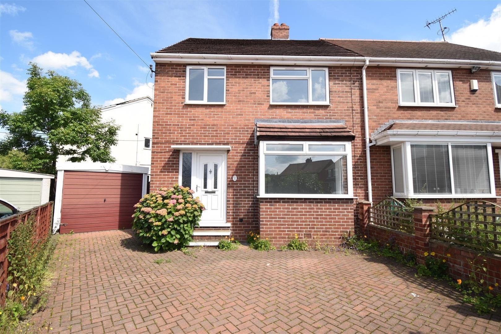 House Newland Crescent in Wakefield